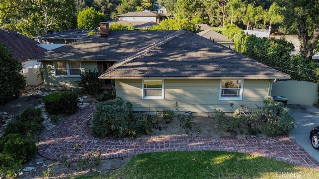 Welcome to Glenoaks Canyon! This single-level 3 bed, 2 bath home has over 2,100 sq ft of space with just the right mix of charm and updates.
Walk through the door into a bright living room with hillside views and a cozy double-sided fireplace. The entire interior has been freshly painted, and there’s a formal dining room that connects to the kitchen with quartz counters, stainless steel appliances, and a breakfast nook.
The primary suite opens straight out to the backyard, and both bathrooms have been refreshed. You’ll also find a bonus office/flex space off the garage—perfect for working from home or a creative setup.
Outside, the home has great curb appeal with mature trees and a wide frontage. You’re close to Glenoaks Park, Scholl Canyon Golf, and just minutes to Eagle Rock and downtown Glendale.
Available now for a 12-month lease in one of Glendale’s most desirable neighborhoods.