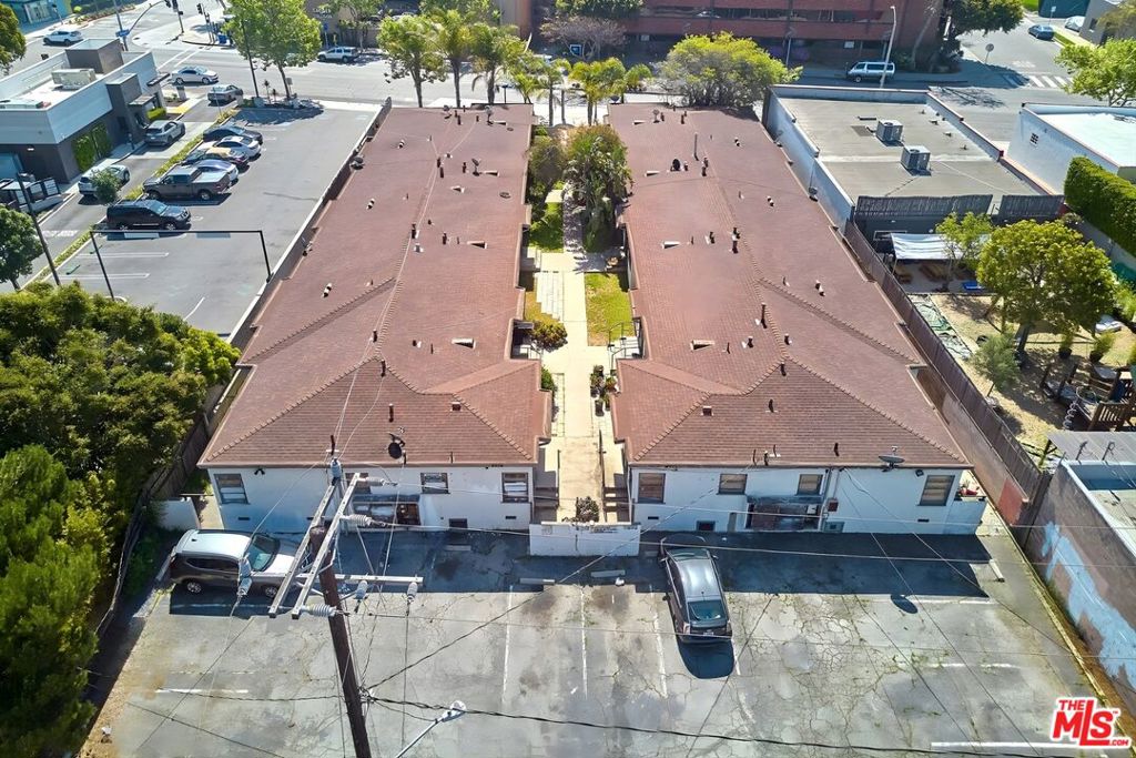 Photo of 2711 Pico Boulevard, Santa Monica, CA 90405 (MLS # 26102086)