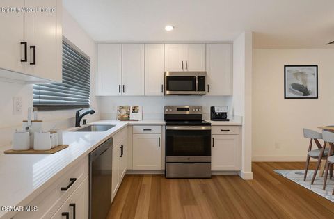 Photo of 399 Erbes Road #1, Thousand Oaks, CA 91362 (MLS # 225005958)