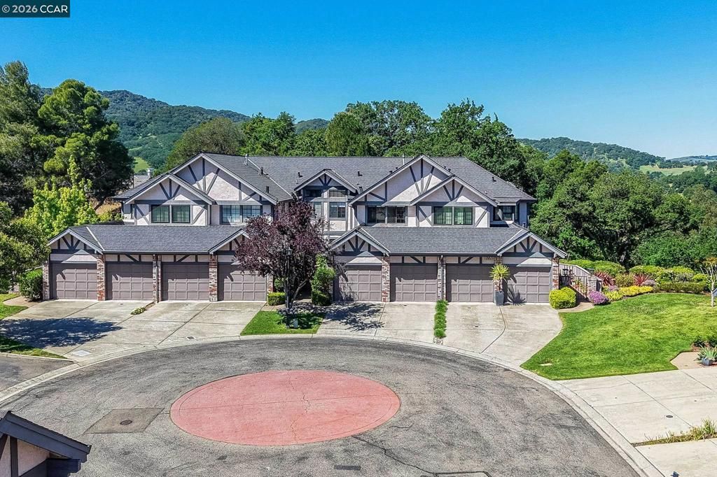 Photo of 172 Haslemere Ct Ct, Lafayette, CA 94549 (MLS # 41131264)