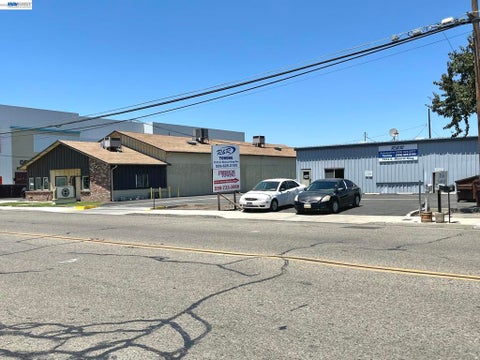 Photo of 1910 E Mineral King Ave AVE, Visalia, CA 93292 (MLS # 41151682)
