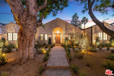 Photo of 19024 Sprague Street, Tarzana, CA 91356 (MLS # 26996853)