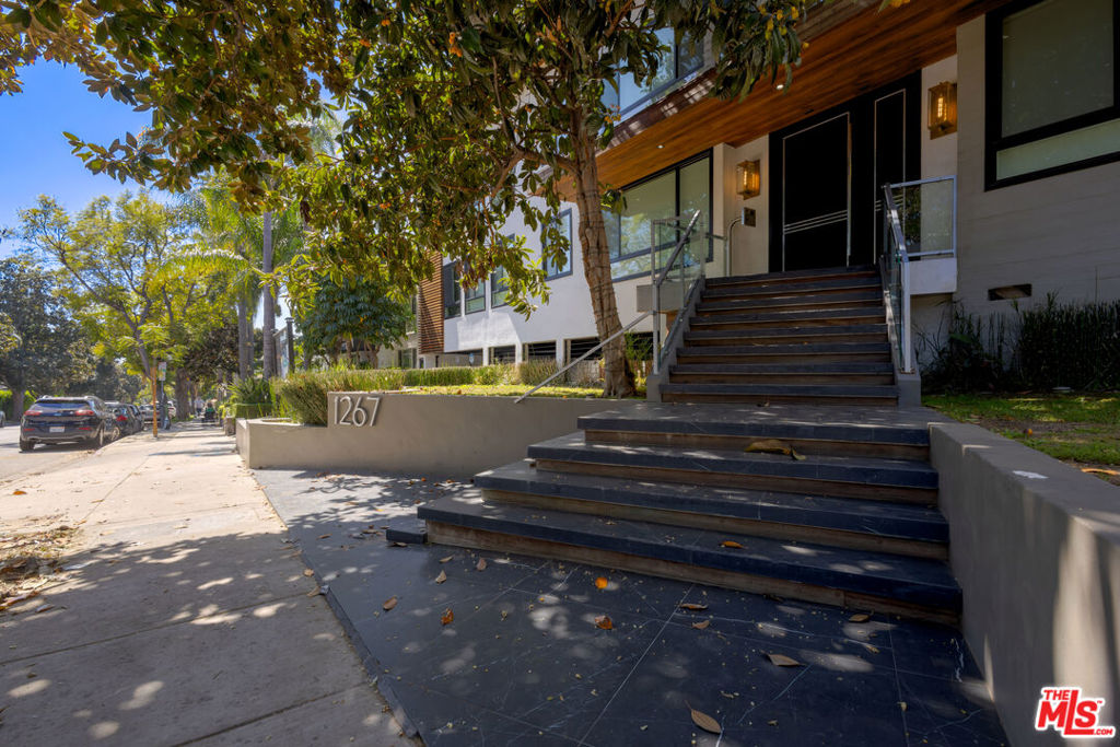 1267 N Laurel Avenue