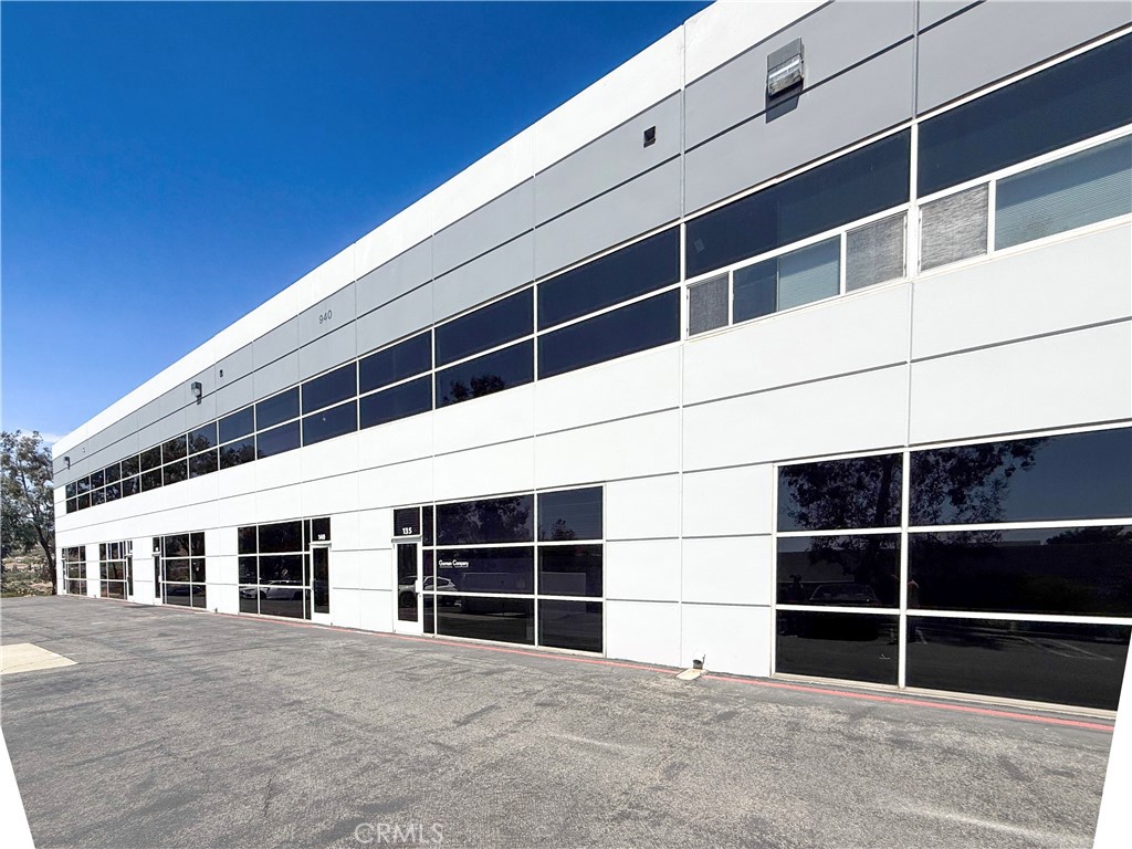 940 Calle Negocio 140