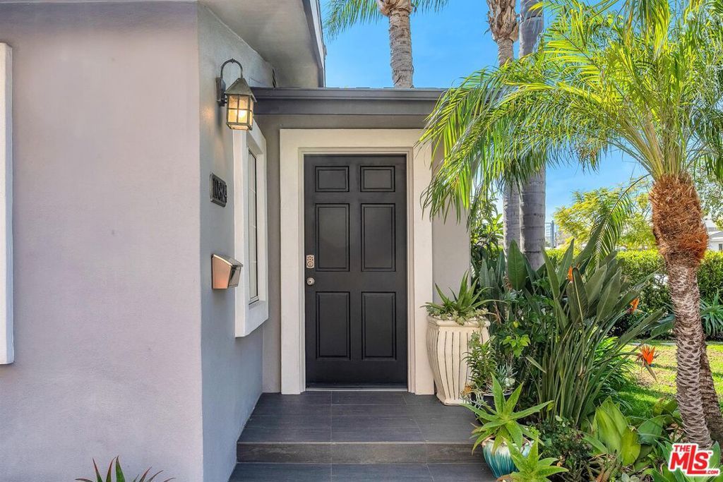 Photo of 10824 Westminster Avenue, Los Angeles, CA 90034 (MLS # 26650837)