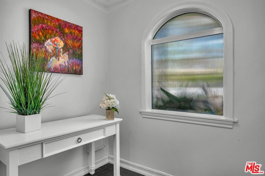 Photo of 10824 Westminster Avenue, Los Angeles, CA 90034 (MLS # 26650837)