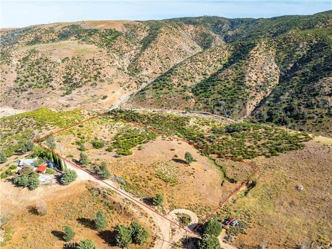 Photo of 0 Kings Canyon Rd / 3240-015-022, Lancaster, CA 93536 (MLS # SR26085267)