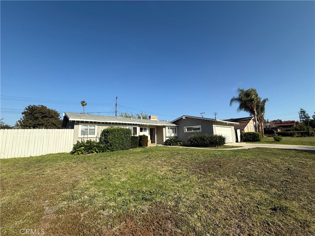 Welcome to this beautifully maintained 3-bedroom, 2-bathroom home that offers both comfort and space.
The house has been remodeled and features fresh paint, newly stained wood floors, a new water heater, a new stove, and new window coverings.
Perfectly designed for families and entertainers alike, this property boasts a large, fully fenced backyard—ideal for outdoor activities, gardening, or simply enjoying a peaceful retreat.