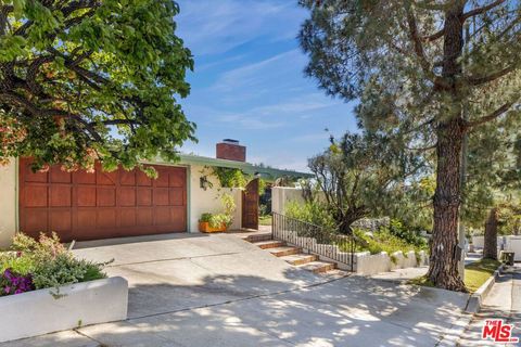 Photo of 1336 Bienveneda Avenue, Pacific Palisades, CA 90272 (MLS # 26663667)