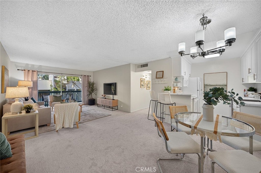 576 N Bellflower
