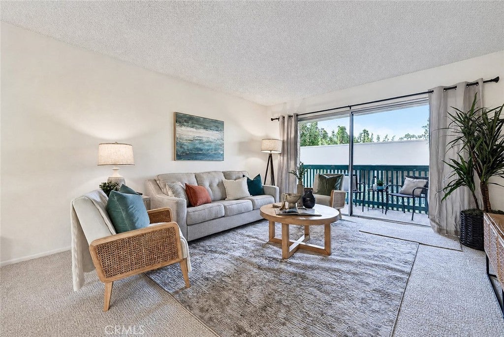 576 N Bellflower