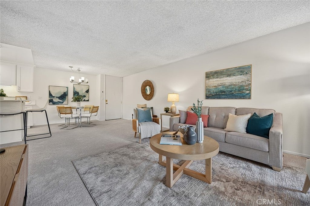 576 N Bellflower