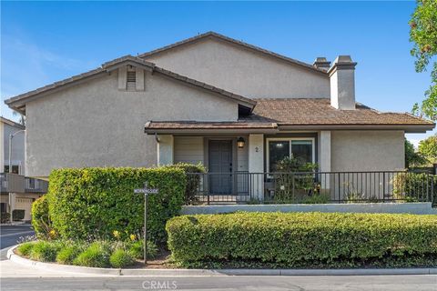 Photo of 2 Evening Breeze, Irvine, CA 92603 (MLS # OC26107827)