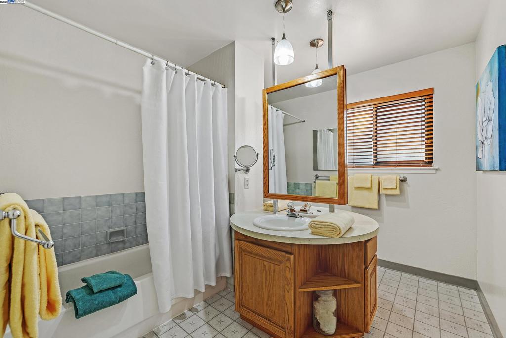 PLEASANTON VALLY - Residential