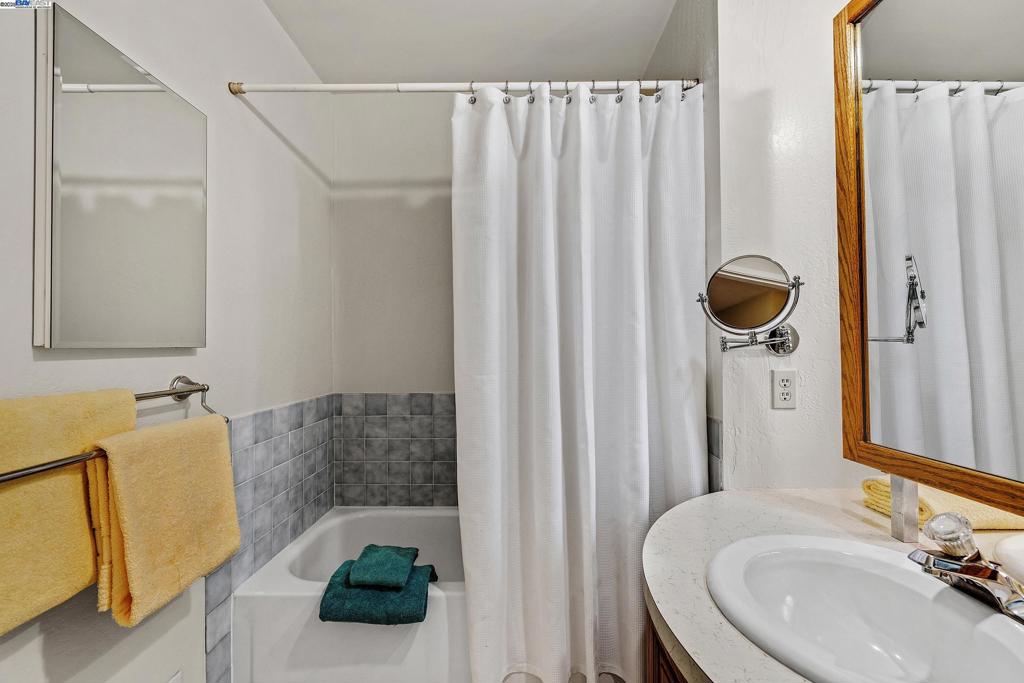 PLEASANTON VALLY - Residential