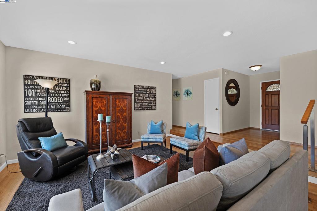 PLEASANTON VALLY - Residential