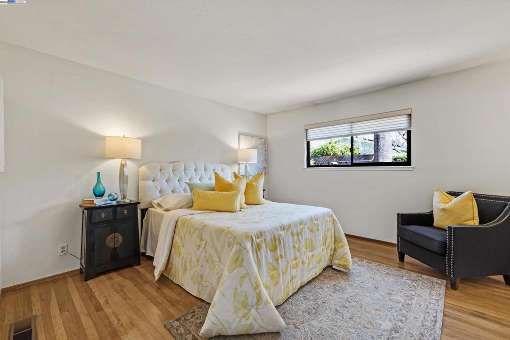 PLEASANTON VALLY - Residential