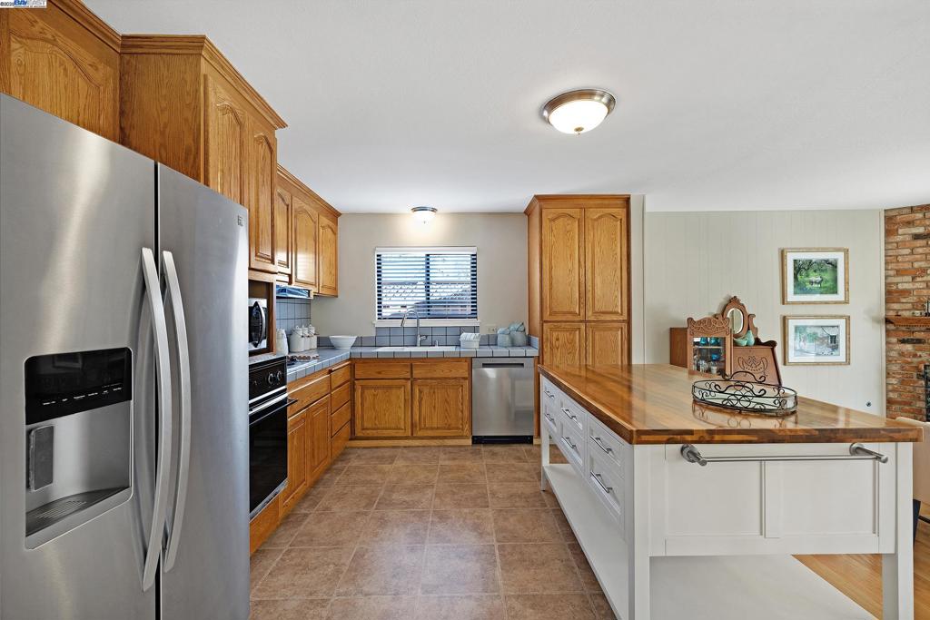 PLEASANTON VALLY - Residential