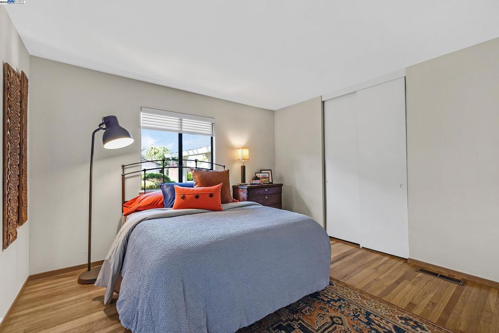 PLEASANTON VALLY - Residential