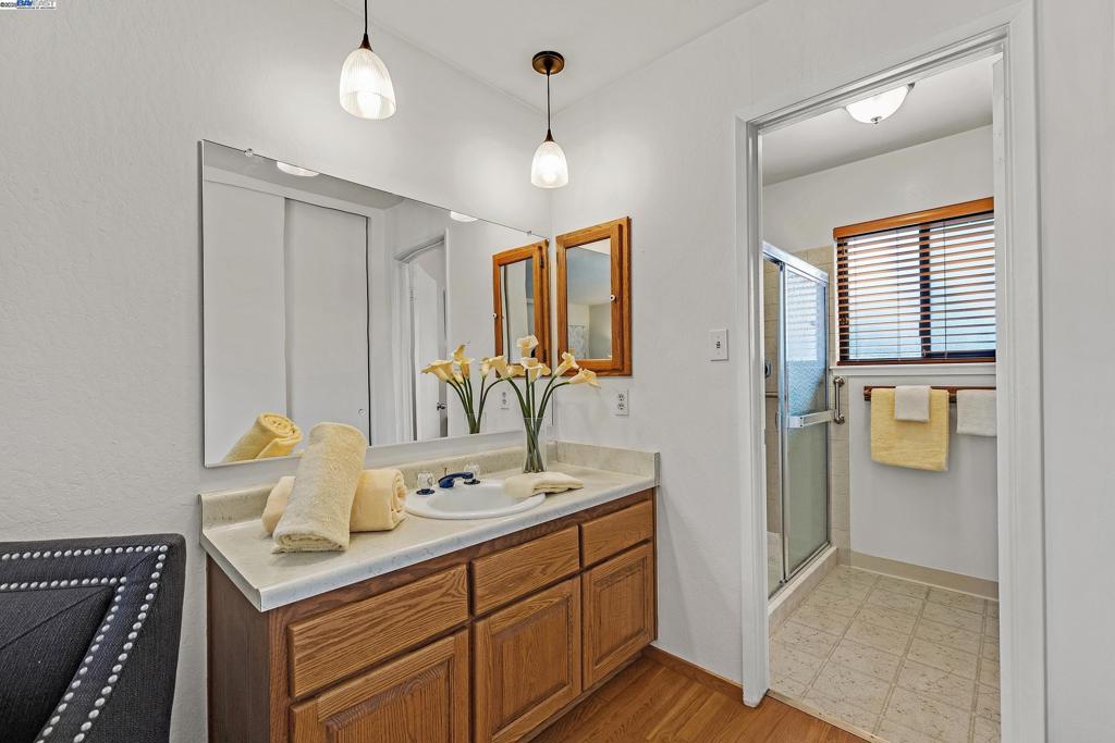 PLEASANTON VALLY - Residential