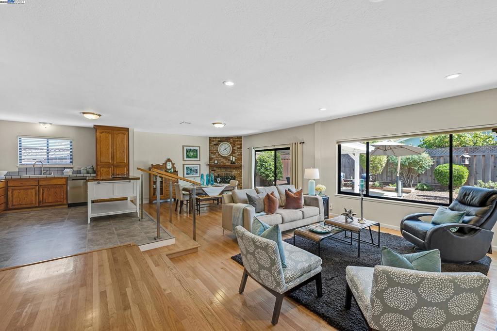 PLEASANTON VALLY - Residential