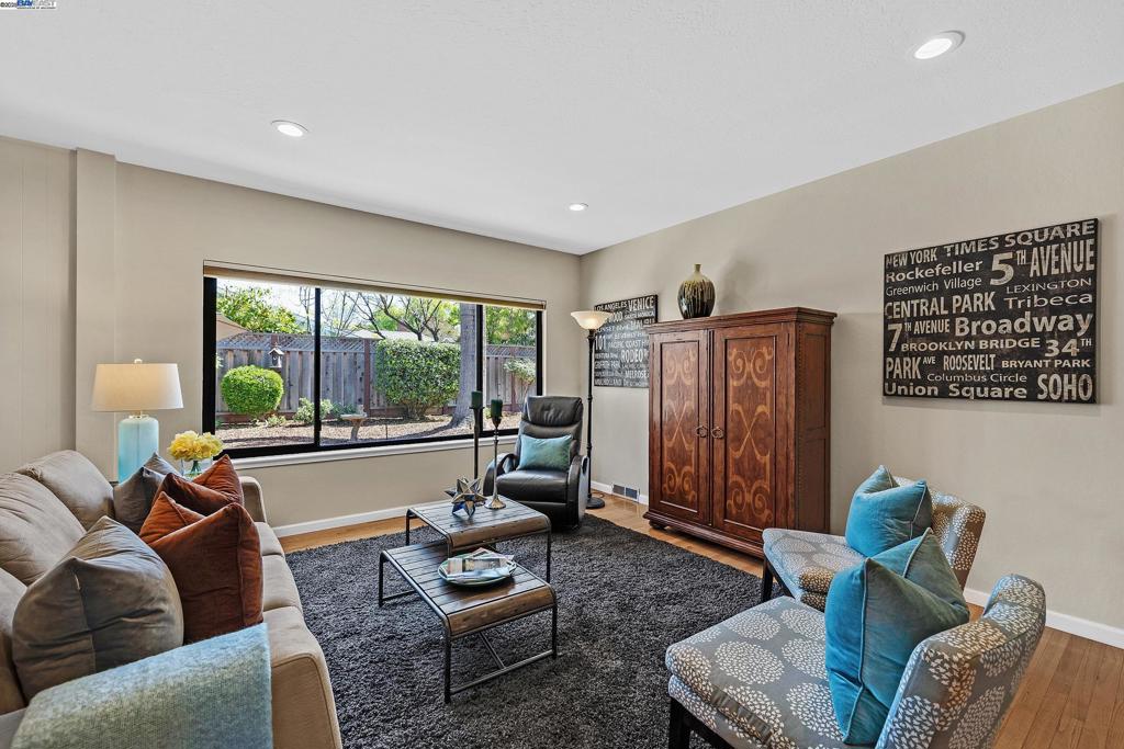 PLEASANTON VALLY - Residential