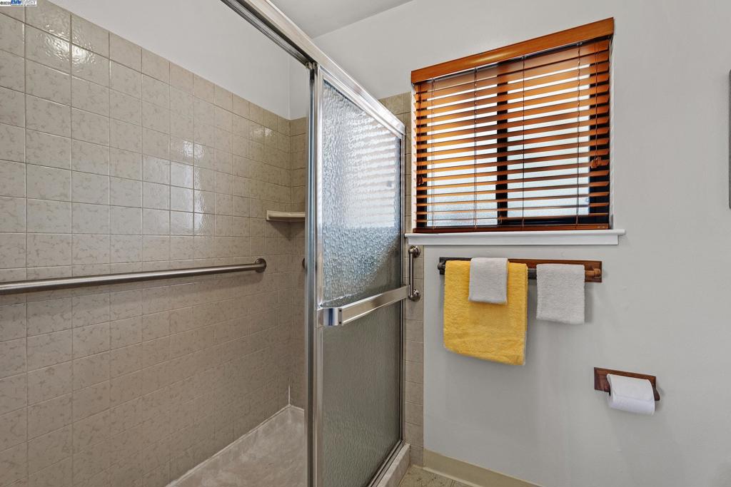 PLEASANTON VALLY - Residential