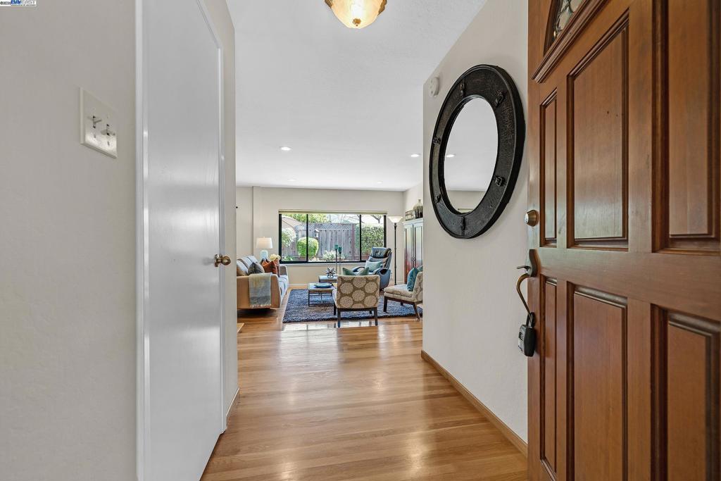 PLEASANTON VALLY - Residential