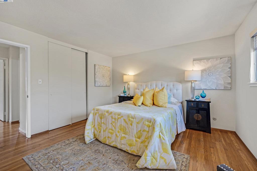 PLEASANTON VALLY - Residential
