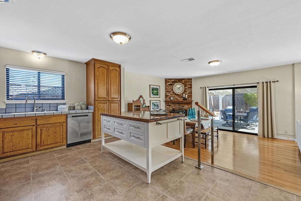 PLEASANTON VALLY - Residential