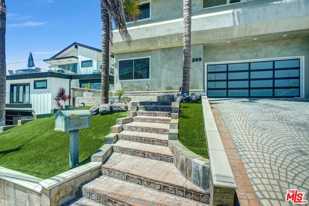 Photo of 265 Redlands Street, Playa Del Rey, CA 90293 (MLS # 25569893)