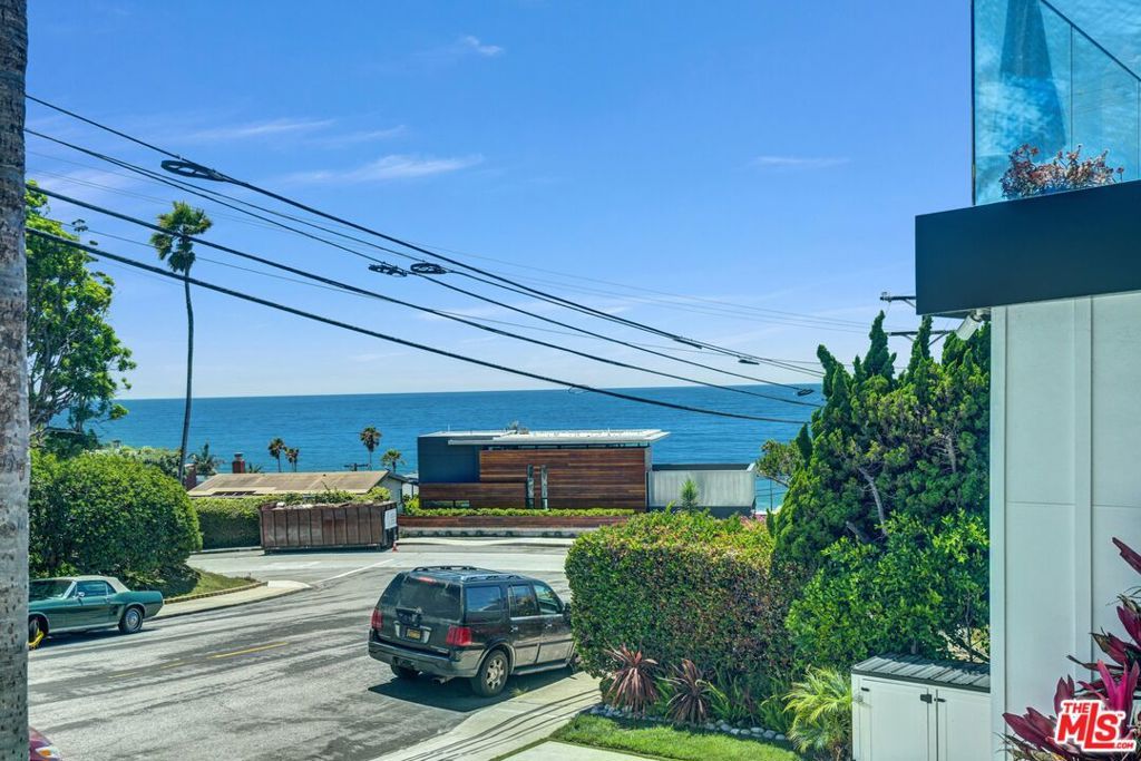 Photo of 265 Redlands Street, Playa Del Rey, CA 90293 (MLS # 25569893)