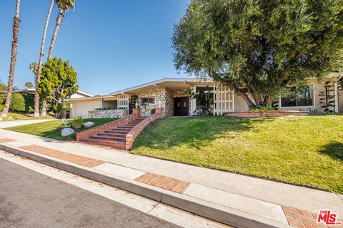 Photo of 12324 Kenny Drive, Granada Hills, CA 91344 (MLS # 26641995)
