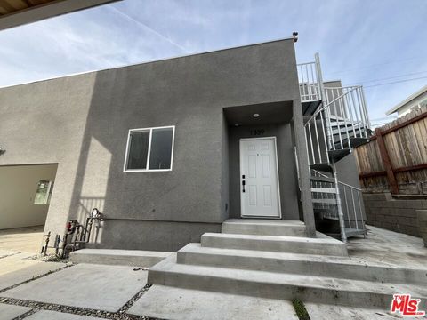 Photo of 1339 S Hudson Avenue, Los Angeles, CA 90019 (MLS # 25611357) Photo of 1339 S Hudson Avenue, Los Angeles, CA 90019 (MLS # 25611357)