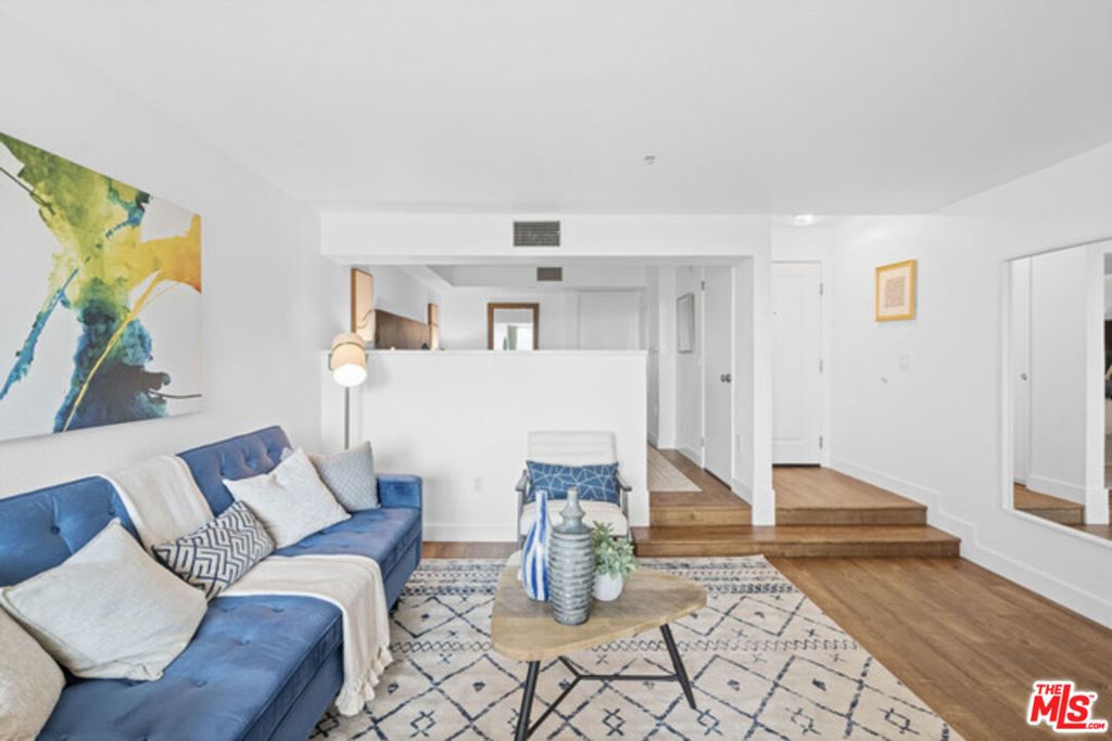 Photo of 7320 Hawthorn Avenue #219, Los Angeles, CA 90046 (MLS # 25608823)