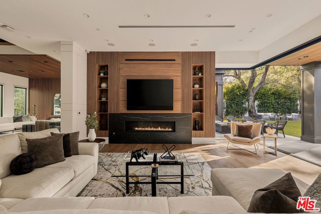 Photo of 4565 Encino Avenue, Encino, CA 91316 (MLS # 26663713)