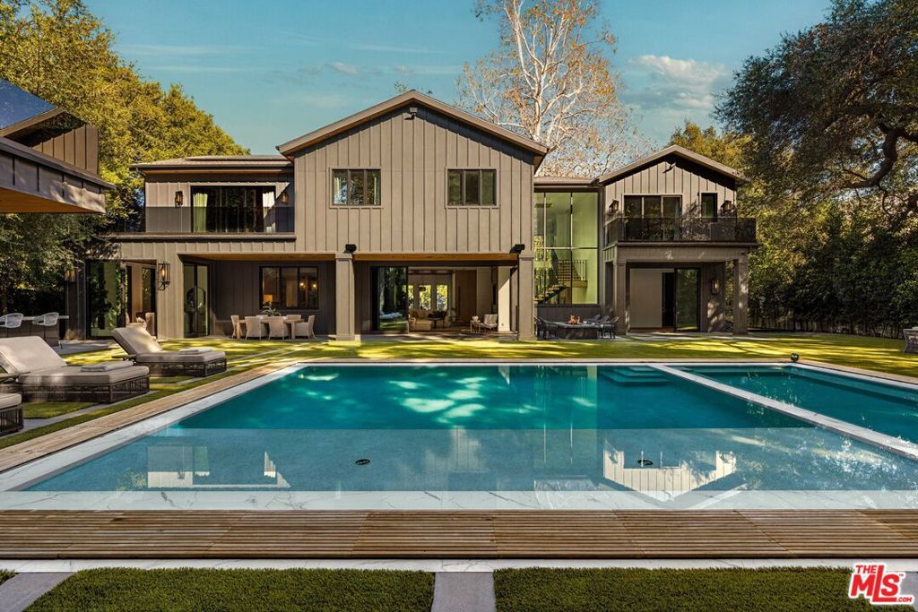 Photo of 4565 Encino Avenue, Encino, CA 91316 (MLS # 26663713)