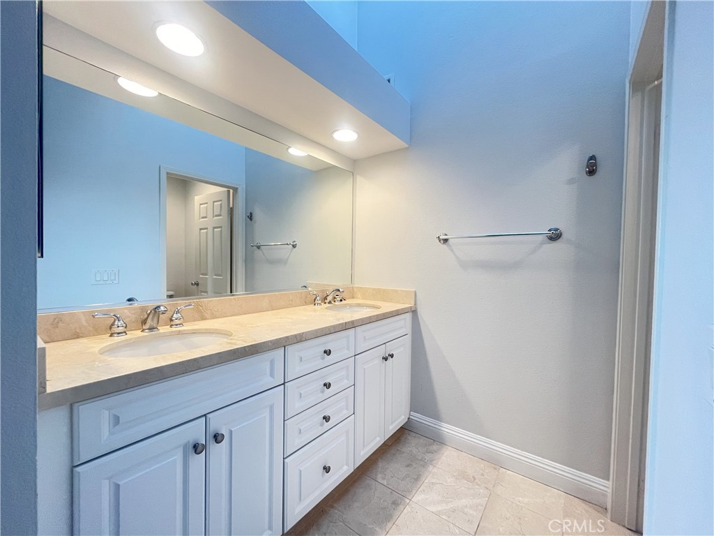 Columbia Square (CS) - Residential Lease