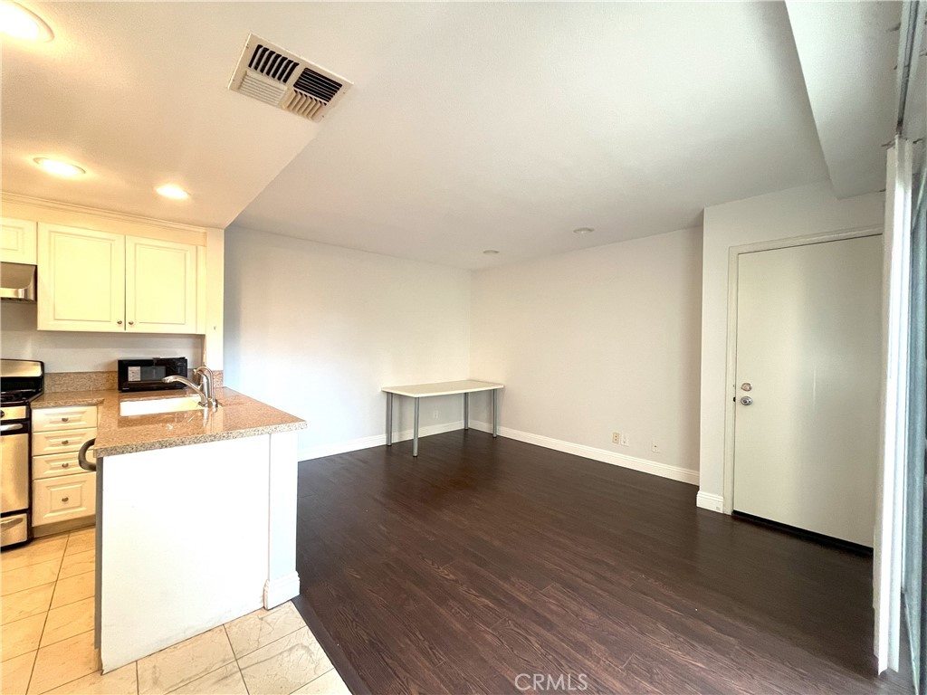 Columbia Square (CS) - Residential Lease