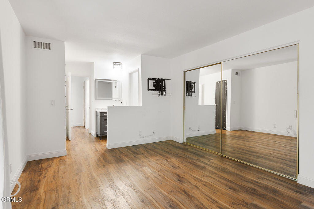 Village Glen-724 - Residential Lease