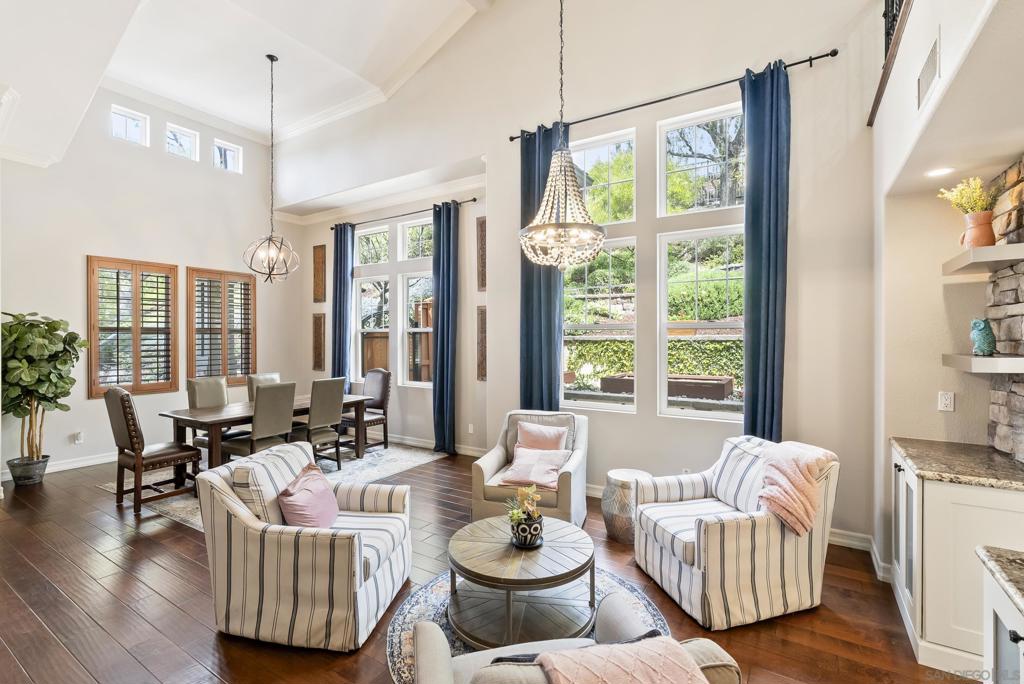 585 Lone Oak
