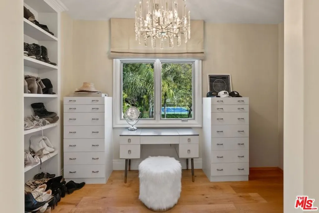 Calabasas, California 91302, United States, 6 Bedrooms Bedrooms, ,9 BathroomsBathrooms,Residential,Active,177043