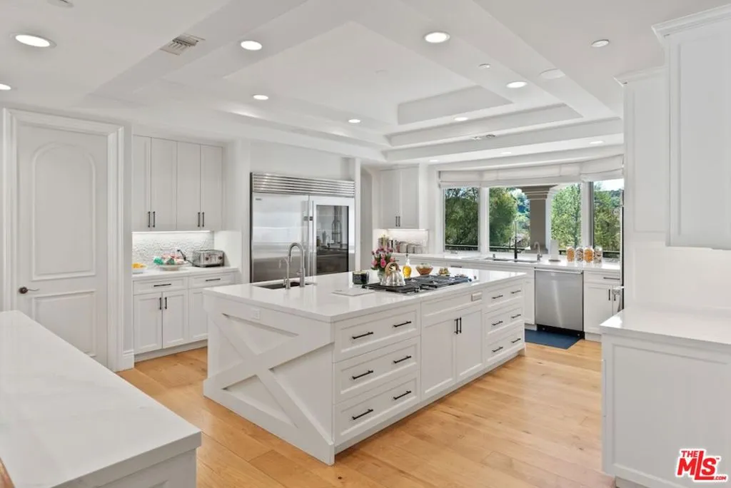 Calabasas, California 91302, United States, 6 Bedrooms Bedrooms, ,9 BathroomsBathrooms,Residential,Active,177043