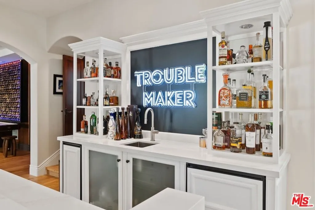 Calabasas, California 91302, United States, 6 Bedrooms Bedrooms, ,9 BathroomsBathrooms,Residential,Active,177043