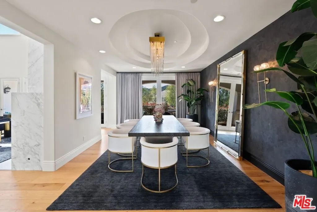 Calabasas, California 91302, United States, 6 Bedrooms Bedrooms, ,9 BathroomsBathrooms,Residential,Active,177043