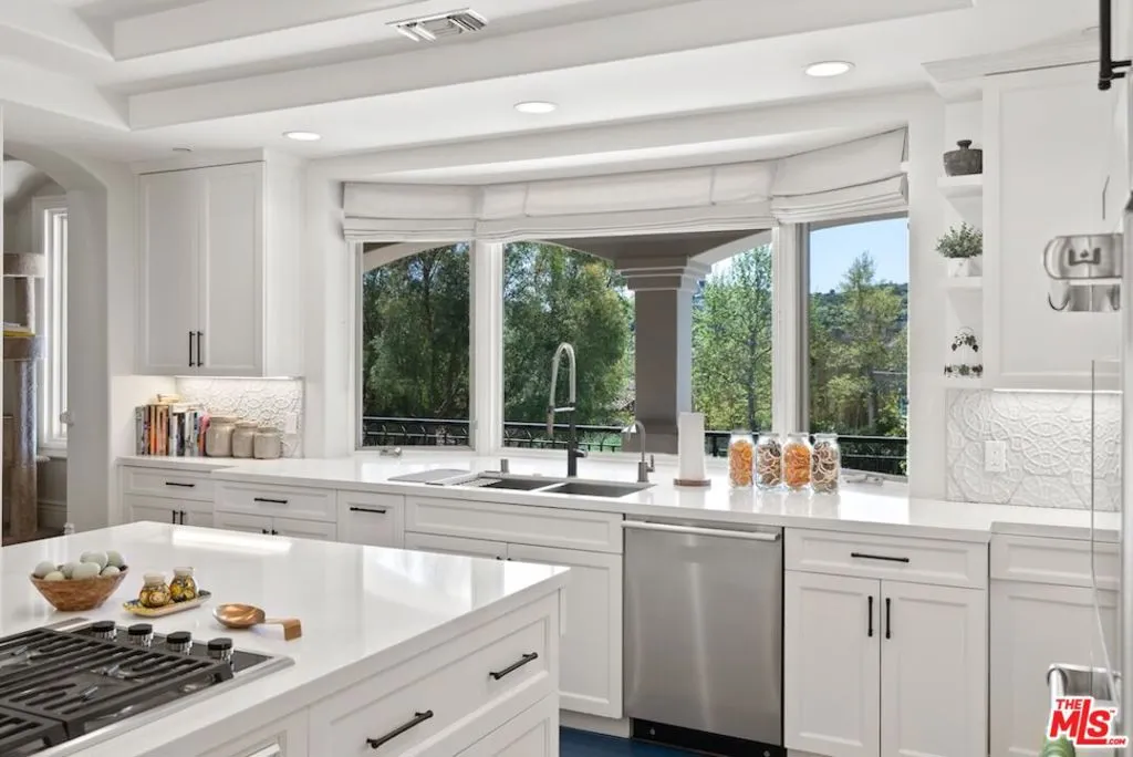 Calabasas, California 91302, United States, 6 Bedrooms Bedrooms, ,9 BathroomsBathrooms,Residential,Active,177043