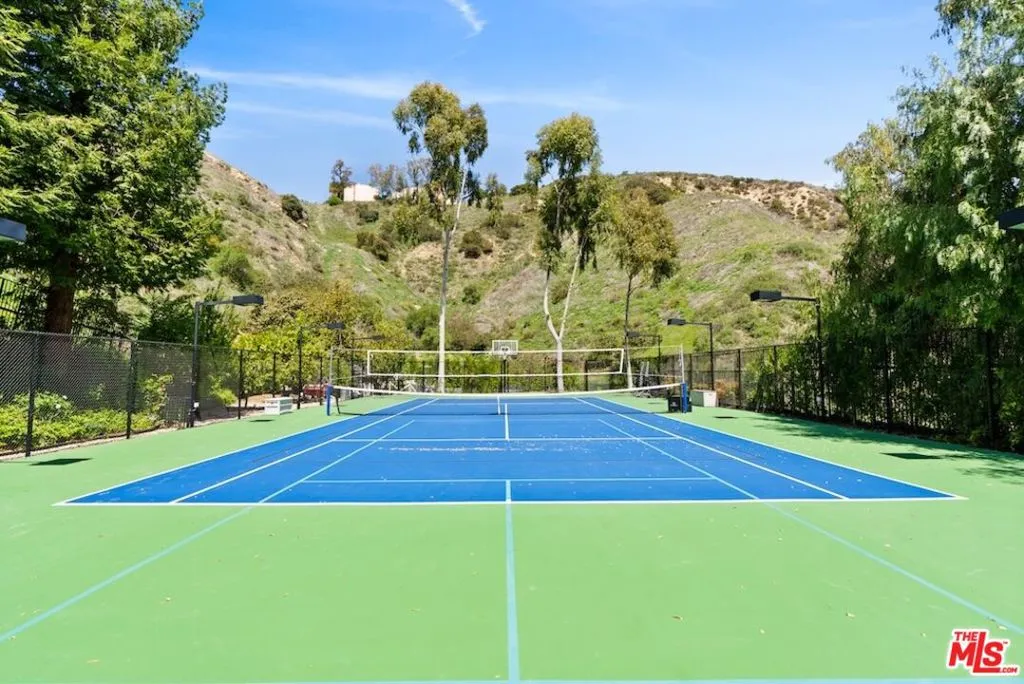 Calabasas, California 91302, United States, 6 Bedrooms Bedrooms, ,9 BathroomsBathrooms,Residential,Active,177043