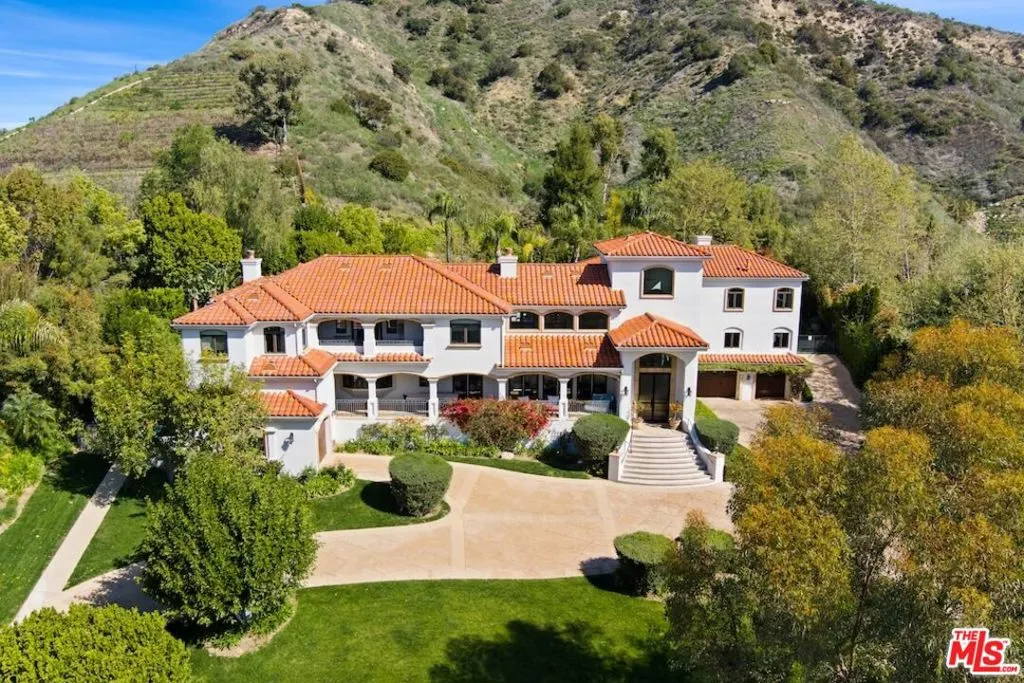 Calabasas, California 91302, United States, 6 Bedrooms Bedrooms, ,9 BathroomsBathrooms,Residential,Active,177043