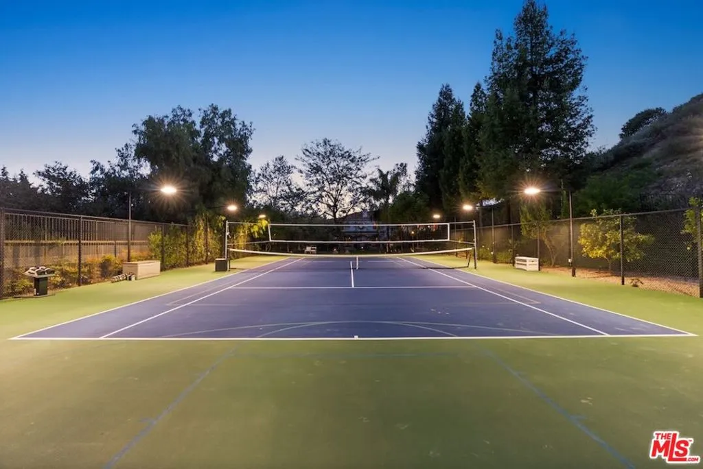 Calabasas, California 91302, United States, 6 Bedrooms Bedrooms, ,9 BathroomsBathrooms,Residential,Active,177043