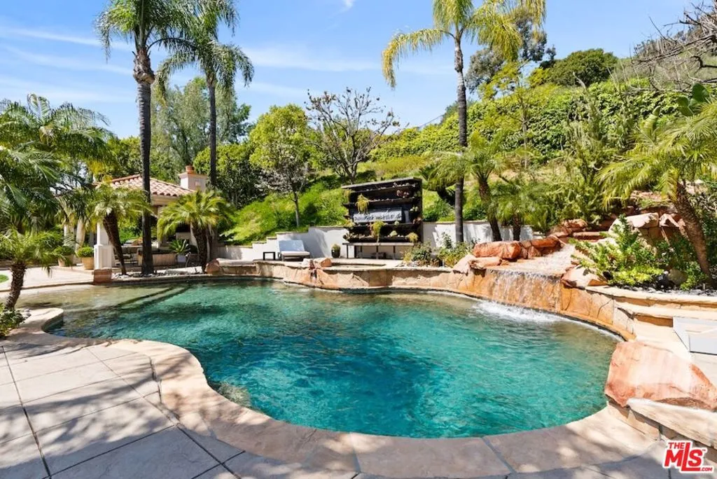 Calabasas, California 91302, United States, 6 Bedrooms Bedrooms, ,9 BathroomsBathrooms,Residential,Active,177043